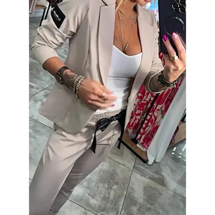 Janet - Elegantiškas Komplektas
