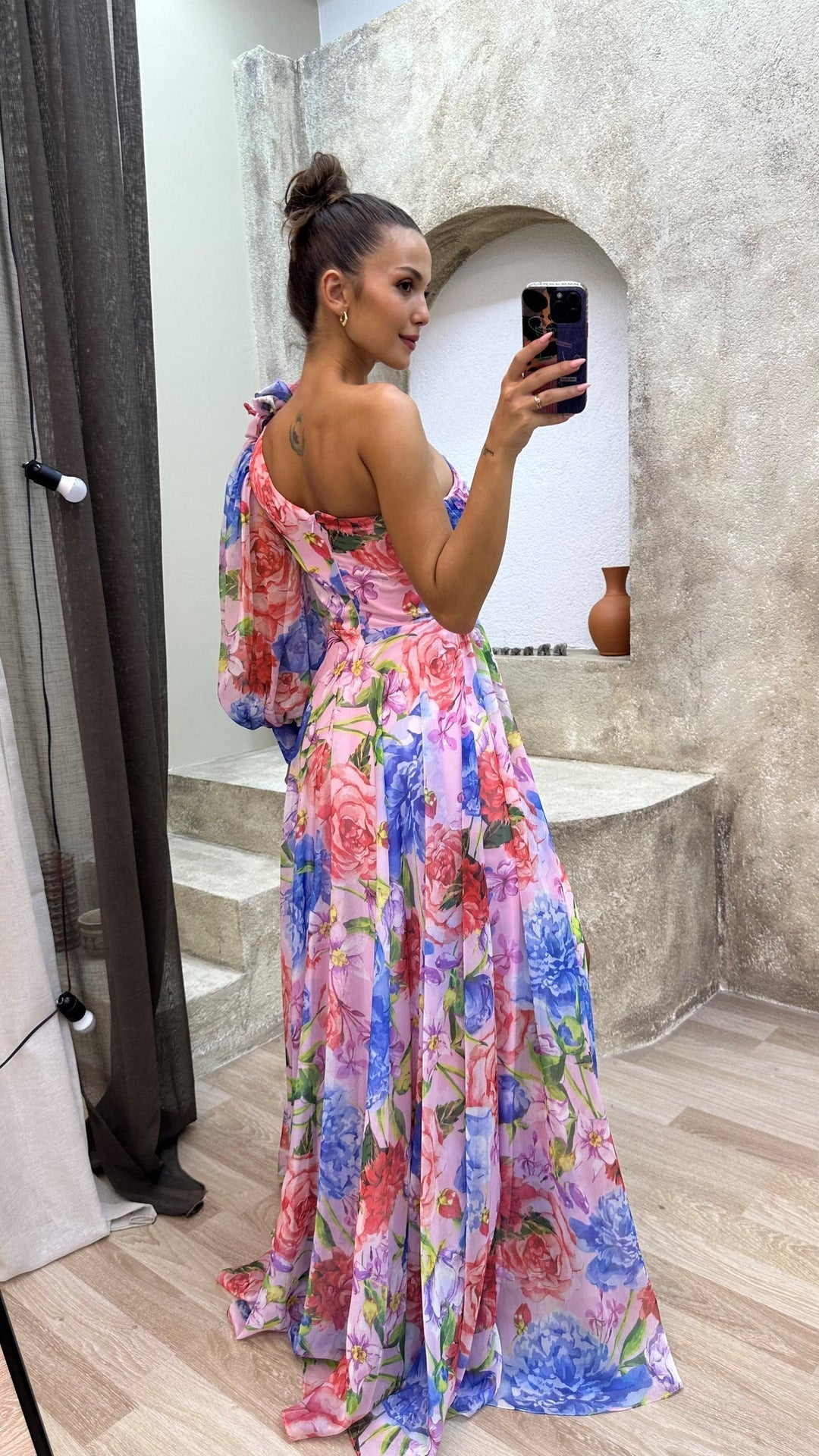 Kate - Elegantiška ir Plazdanti Suknelė