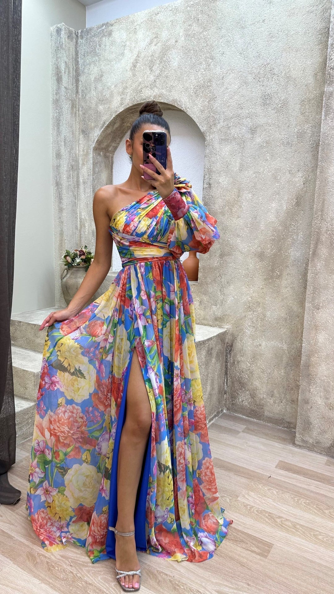 Kate - Elegantiška ir Plazdanti Suknelė