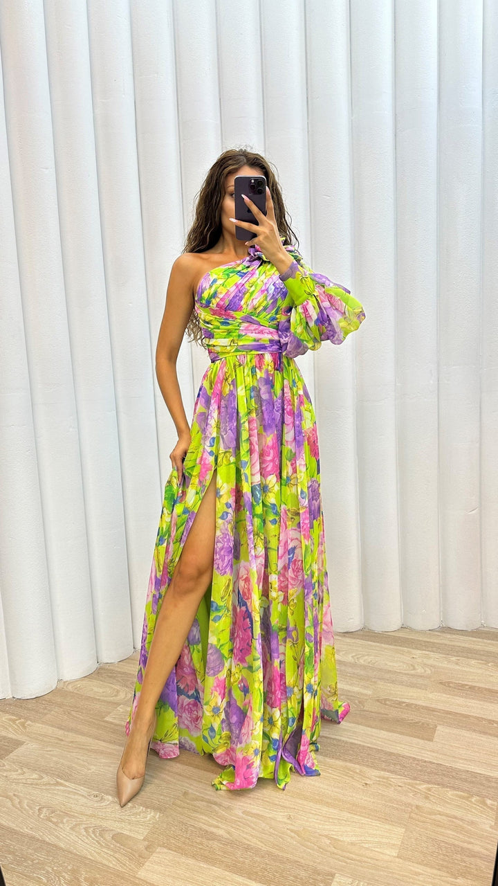 Kate - Elegantiška ir Plazdanti Suknelė