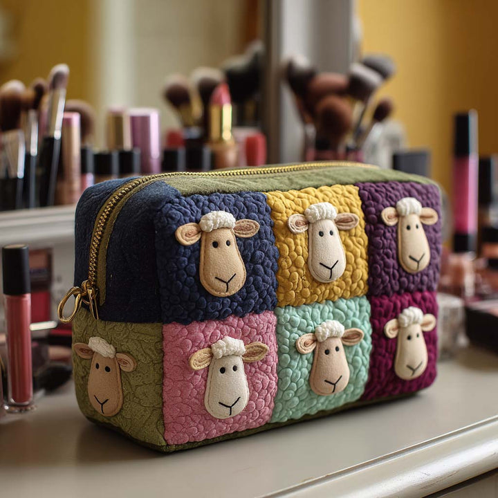 Siuvinėta kosmetinė iš patchwork audinio