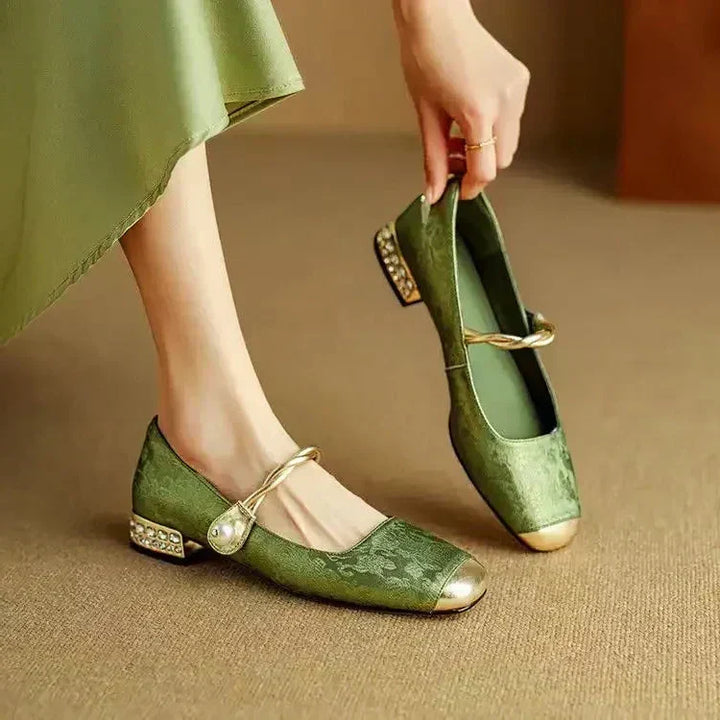 Frieda – Klasikiniai Diržiniai Batai su Elegantišku Išvaizda
