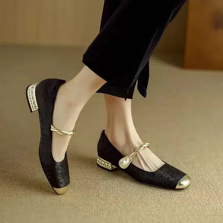 Frieda – Klasikiniai Diržiniai Batai su Elegantišku Išvaizda