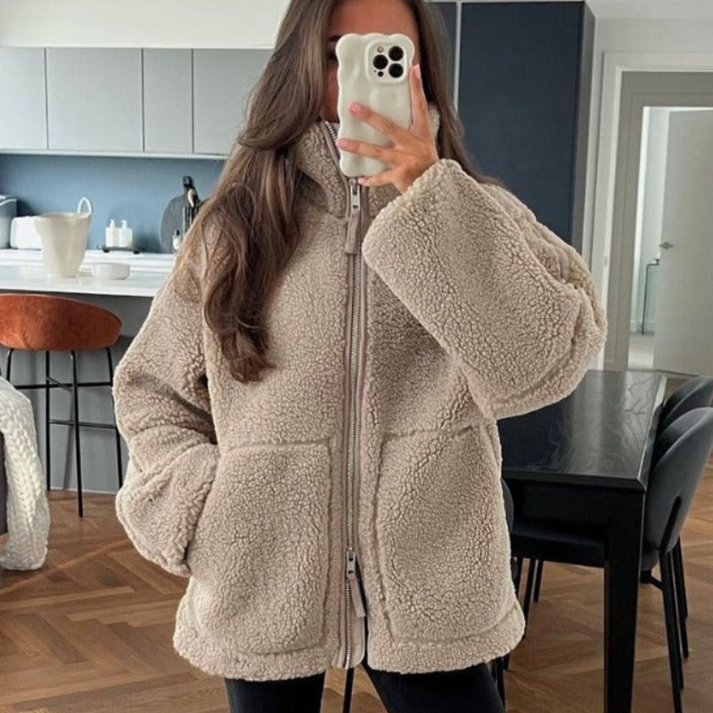 Denise - Minkštas Teddy Paltas