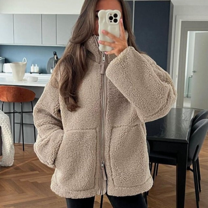 Denise - Minkštas Teddy Paltas