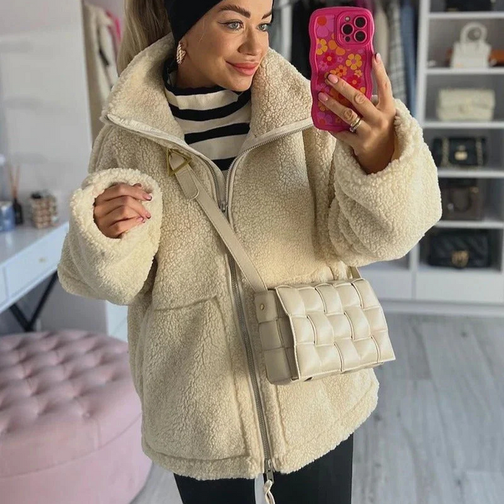 Denise - Minkštas Teddy Paltas