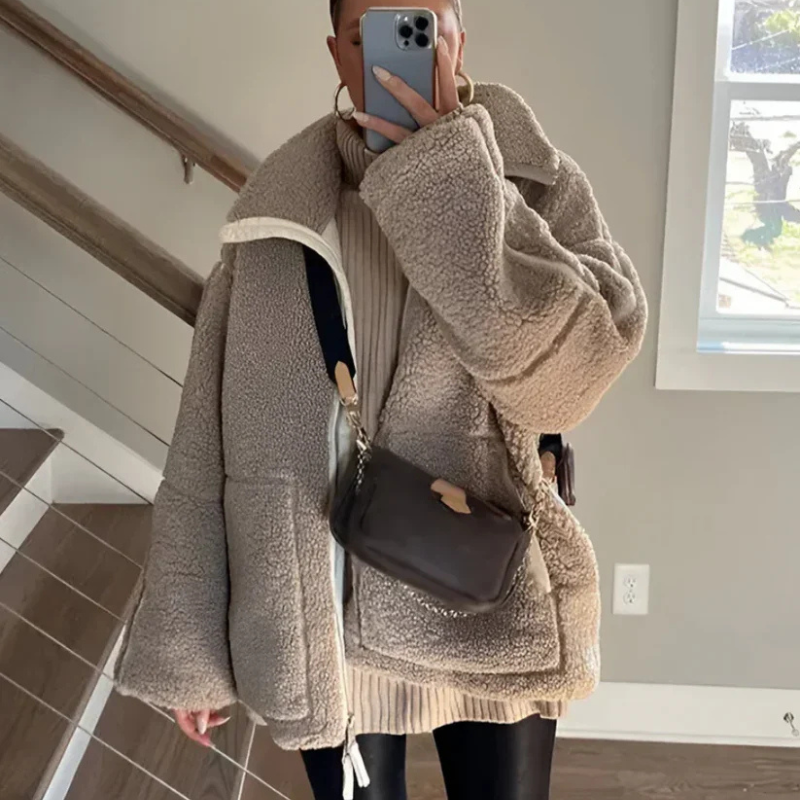 Denise - Minkštas Teddy Paltas