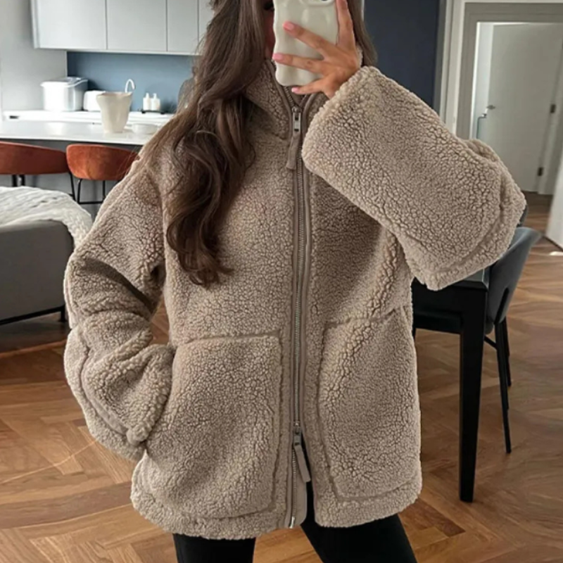 Denise - Minkštas Teddy Paltas