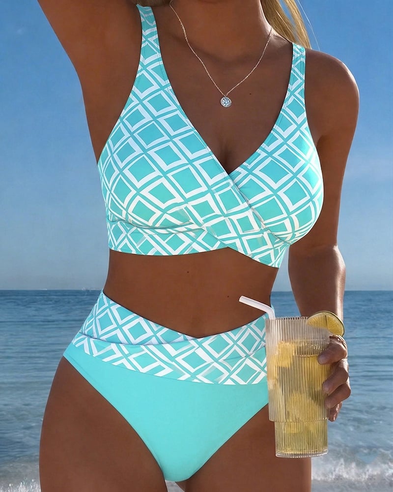 Fiona - Dviejų dalių bikini su iškirptu liemenėliu ir deimantų raštu