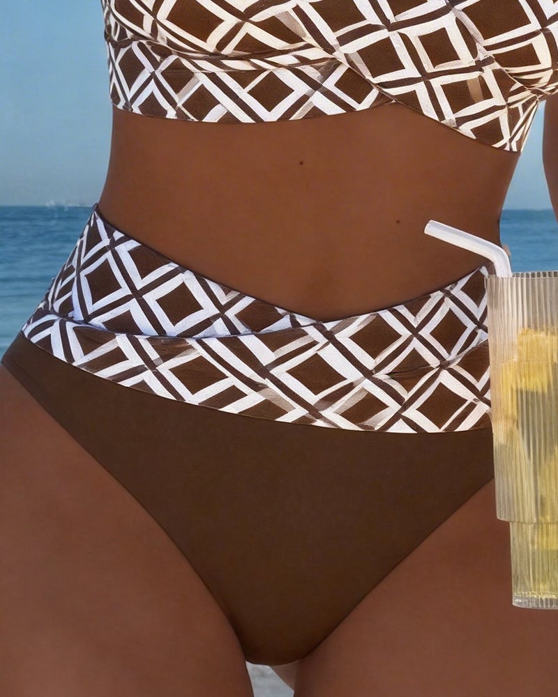 Fiona - Dviejų dalių bikini su iškirptu liemenėliu ir deimantų raštu