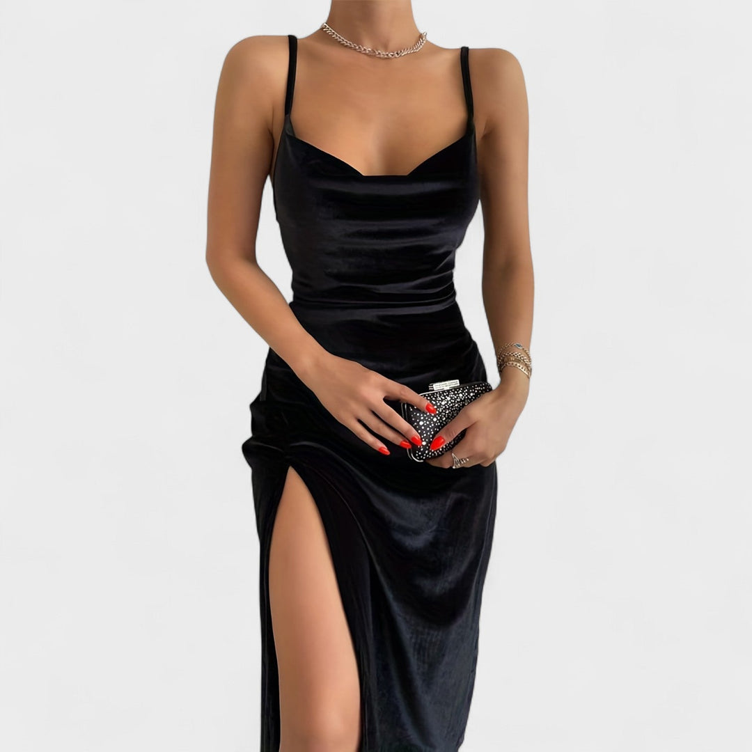 Taylor - Aksominė Suknelė su Iškirpte