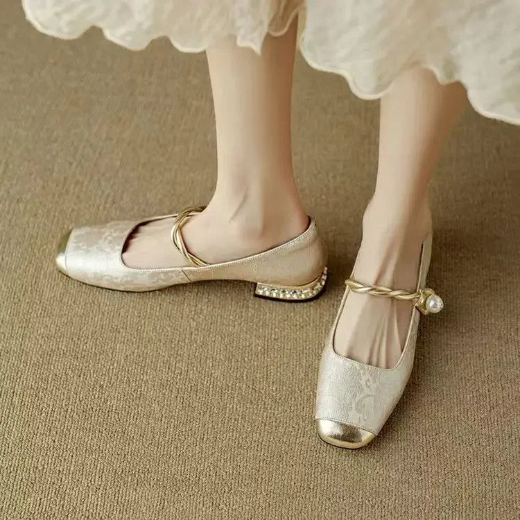 Frieda – Klasikiniai Diržiniai Batai su Elegantišku Išvaizda