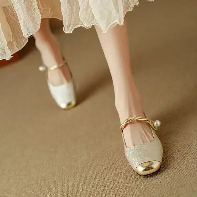 Frieda – Klasikiniai Diržiniai Batai su Elegantišku Išvaizda