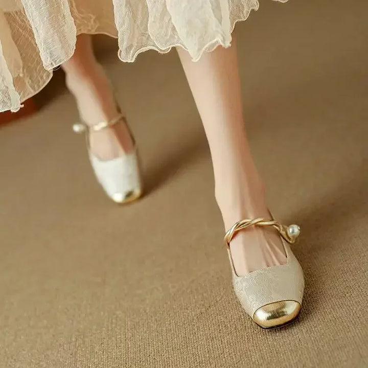 Frieda – Klasikiniai Diržiniai Batai su Elegantišku Išvaizda